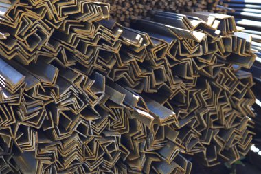 Metal profil açısı depodaki paketlerine metal ürünleri, Rusya Federasyonu