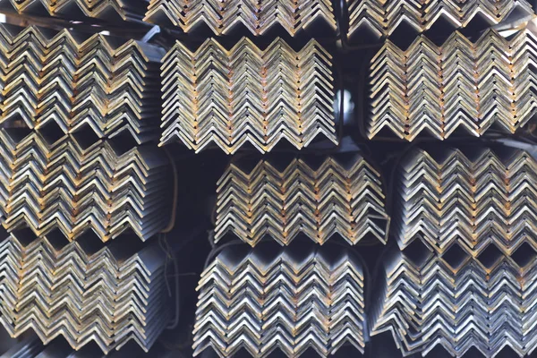 Metal profil açısı depodaki paketlerine metal ürünleri, Rusya Federasyonu