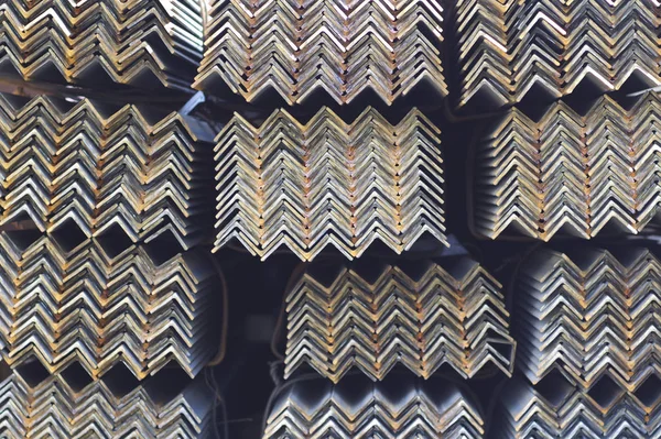 Metal profil açısı depodaki paketlerine metal ürünleri, Rusya Federasyonu