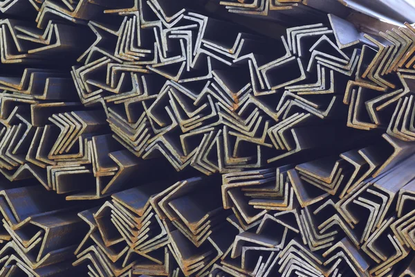 Metal profil açısı depodaki paketlerine metal ürünleri, Rusya Federasyonu