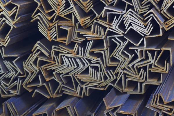 Metal profil açısı depodaki paketlerine metal ürünleri, Rusya Federasyonu