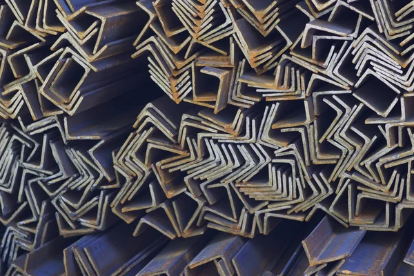 Metal profil açısı depodaki paketlerine metal ürünleri, Rusya Federasyonu