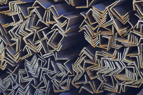 Metal profil açısı depodaki paketlerine metal ürünleri, Rusya Federasyonu