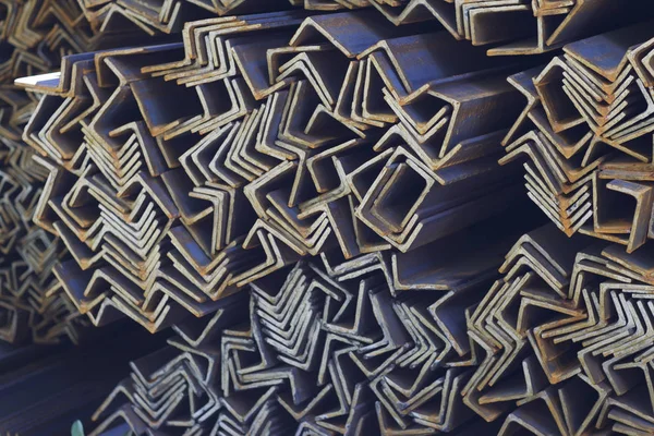 Metal profil açısı depodaki paketlerine metal ürünleri, Rusya Federasyonu