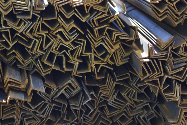 Metal profil açısı depodaki paketlerine metal ürünleri, Rusya Federasyonu