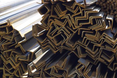 Metal profil açısı depodaki paketlerine metal ürünleri, Rusya Federasyonu