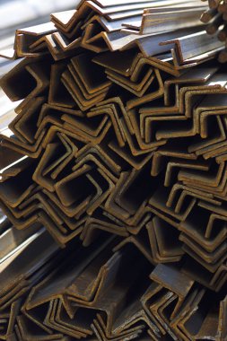 Metal profil açısı depodaki paketlerine metal ürünleri, Rusya Federasyonu