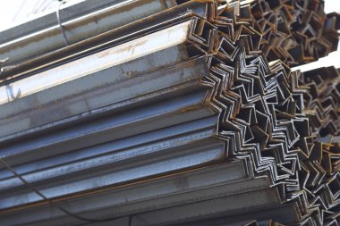 Metal profil açısı depodaki paketlerine metal ürünleri, Rusya Federasyonu