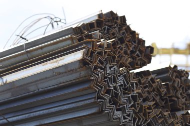 Metal profil açısı depodaki paketlerine metal ürünleri, Rusya Federasyonu