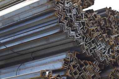 Metal profil açısı depodaki paketlerine metal ürünleri, Rusya Federasyonu