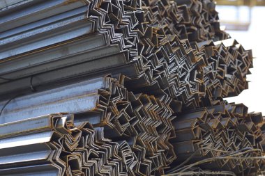 Metal profil açısı depodaki paketlerine metal ürünleri, Rusya Federasyonu