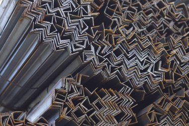 Metal profil açısı depodaki paketlerine metal ürünleri, Rusya Federasyonu