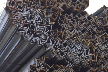 Metal profil açısı depodaki paketlerine metal ürünleri, Rusya Federasyonu