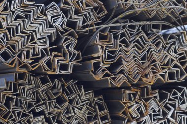 Metal profil açısı depodaki paketlerine metal ürünleri, Rusya Federasyonu