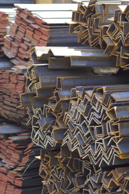 Metal profil açısı depodaki paketlerine metal ürünleri, Rusya Federasyonu