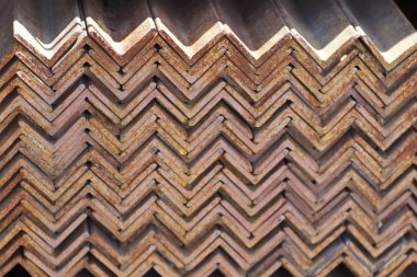 Metal profil açısı metal ürünlerin depodaki paketlerinde