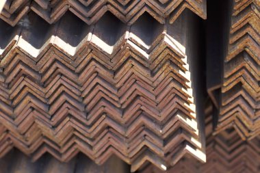 Metal profil açısı metal ürünlerin depodaki paketlerinde