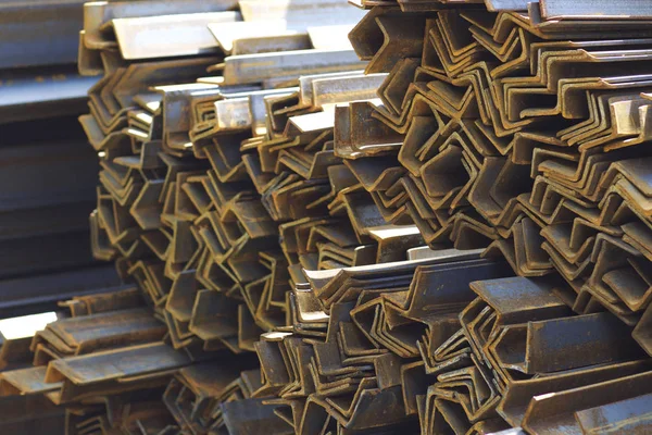 Metal profil açısı depodaki paketlerine metal ürünleri, Rusya Federasyonu