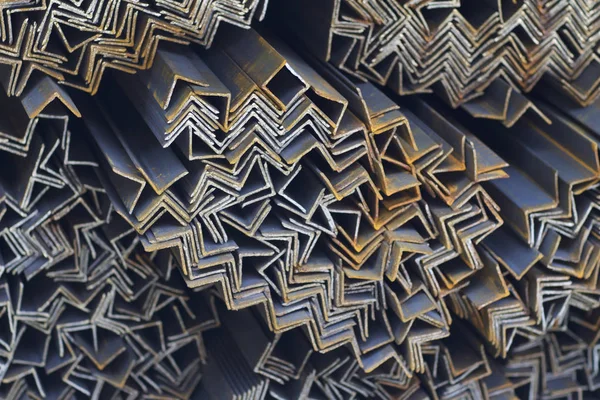 Metal profil açısı metal ürünlerin depodaki paketlerinde