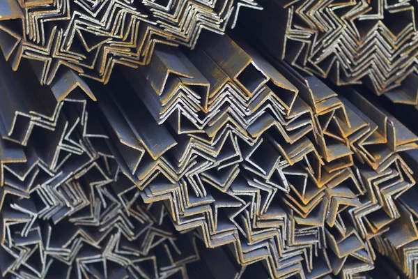 Metal profil açısı depodaki paketlerine metal ürünleri, Rusya Federasyonu