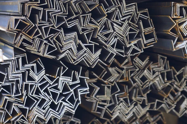 Metal profil açısı depodaki paketlerine metal ürünleri, Rusya Federasyonu