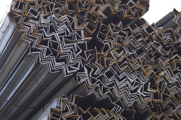 Metal profil açısı depodaki paketlerine metal ürünleri, Rusya Federasyonu