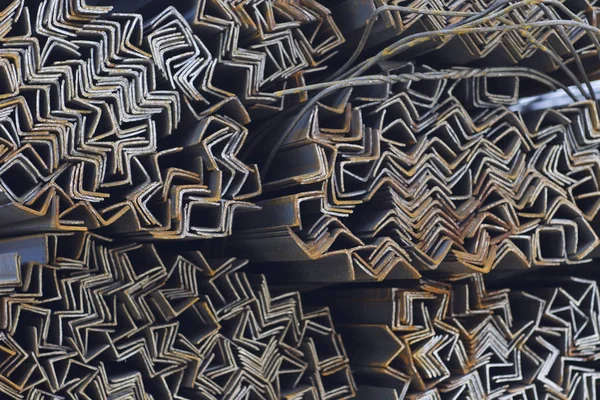 Metal profil açısı depodaki paketlerine metal ürünleri, Rusya Federasyonu