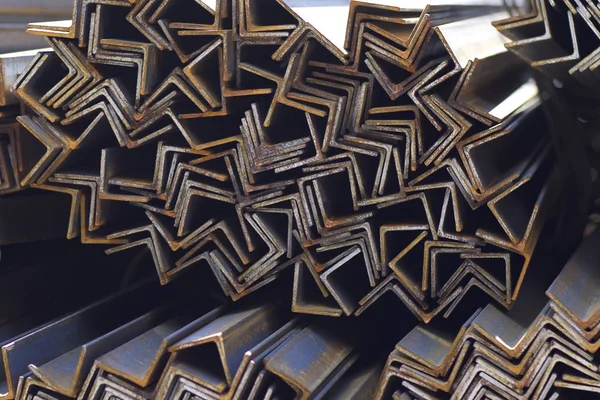 Metal profil açısı depodaki paketlerine metal ürünleri, Rusya Federasyonu