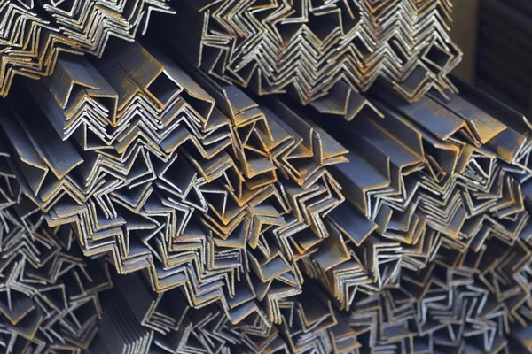 Metal profil açısı depodaki paketlerine metal ürünleri, Rusya Federasyonu