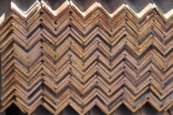 Metal profil açısı metal ürünlerin depodaki paketlerinde