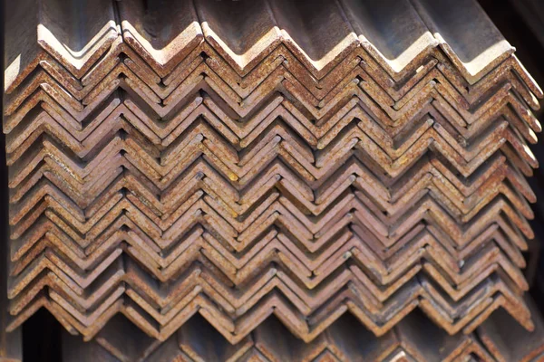 Metal profil açısı depodaki paketlerine metal ürünleri, Rusya Federasyonu