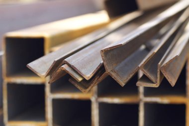 Metal profil açısı metal ürünlerin depodaki paketlerinde