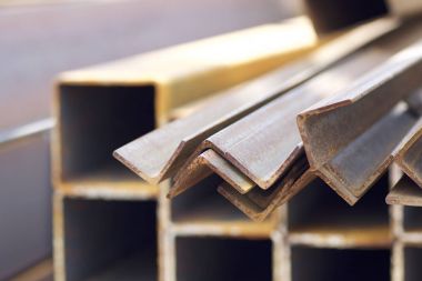 Metal profil açısı metal ürünlerin depodaki paketlerinde