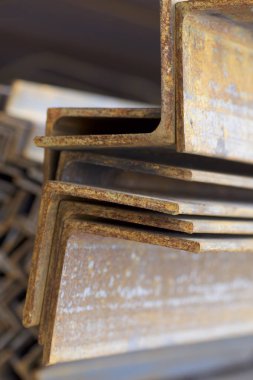 Metal profil açısı depodaki paketlerine metal ürünleri, Rusya Federasyonu