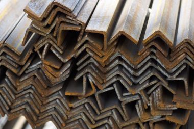 Metal profil açısı depodaki paketlerine metal ürünleri, Rusya Federasyonu