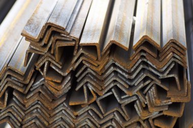 Metal profil açısı depodaki paketlerine metal ürünleri, Rusya Federasyonu