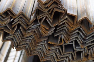 Metal profil açısı depodaki paketlerine metal ürünleri, Rusya Federasyonu