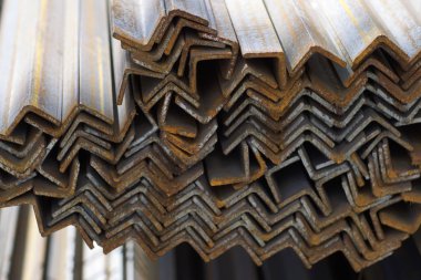 Metal profil açısı depodaki paketlerine metal ürünleri, Rusya Federasyonu