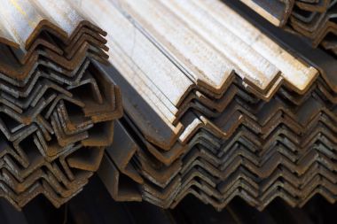 Metal profil açısı depodaki paketlerine metal ürünleri, Rusya Federasyonu