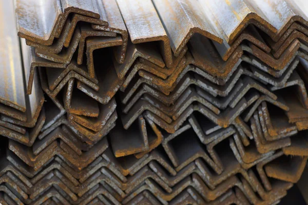 Metal profil açısı depodaki paketlerine metal ürünleri, Rusya Federasyonu