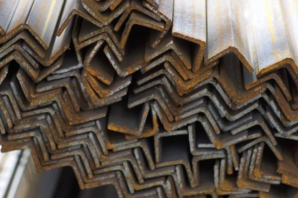 Metal profil açısı depodaki paketlerine metal ürünleri, Rusya Federasyonu