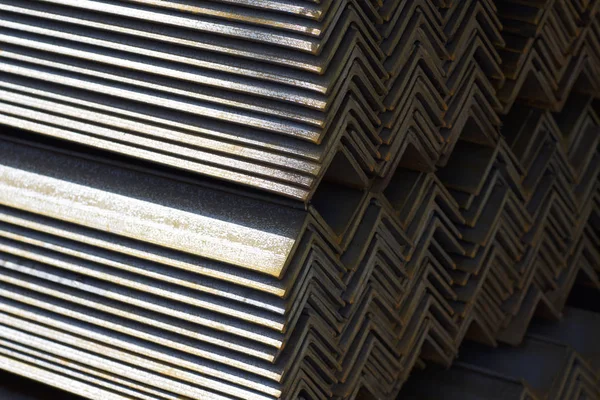 Metal profil açısı depodaki paketlerine metal ürünleri, Rusya Federasyonu