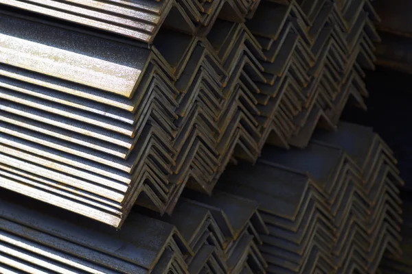 Metal profil açısı depodaki paketlerine metal ürünleri, Rusya Federasyonu