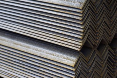 Metal profil açısı depodaki paketlerine metal ürünleri, Rusya Federasyonu