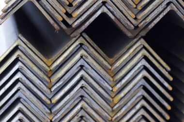 Metal profil açısı metal ürünlerin depodaki paketlerinde