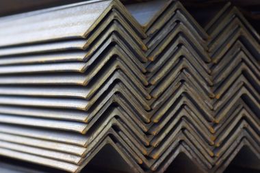 Metal profil açısı metal ürünlerin depodaki paketlerinde