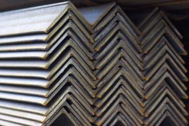 Metal profil açısı depodaki paketlerine metal ürünleri, Rusya Federasyonu