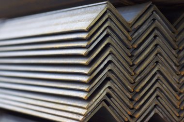 Metal profil açısı metal ürünlerin depodaki paketlerinde