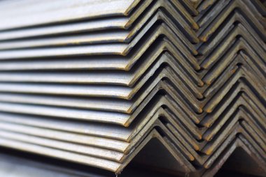 Metal profil açısı depodaki paketlerine metal ürünleri, Rusya Federasyonu