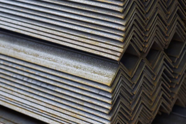 Metal profil açısı depodaki paketlerine metal ürünleri, Rusya Federasyonu